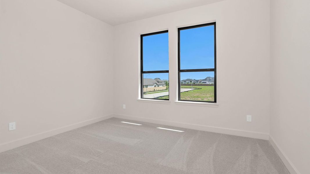 Spacious, unfurnished interior of a new home in Sienna, Missouri City (Image 9).