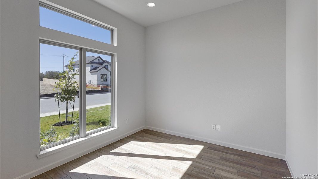 Spacious, unfurnished interior of a new home in Haby Hill 50', San Antonio (Image 25).