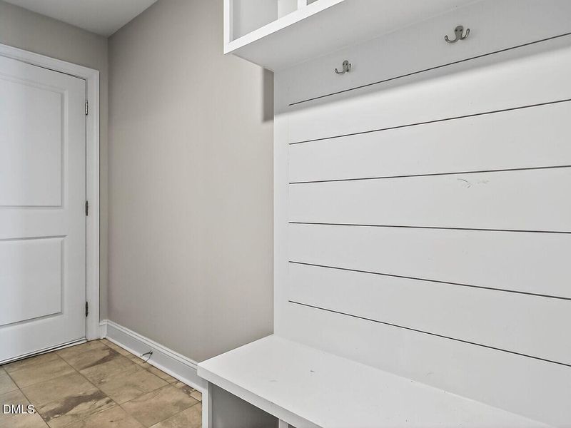 028-1280x960-laundry-entry 028-1280x960-laundry-entry