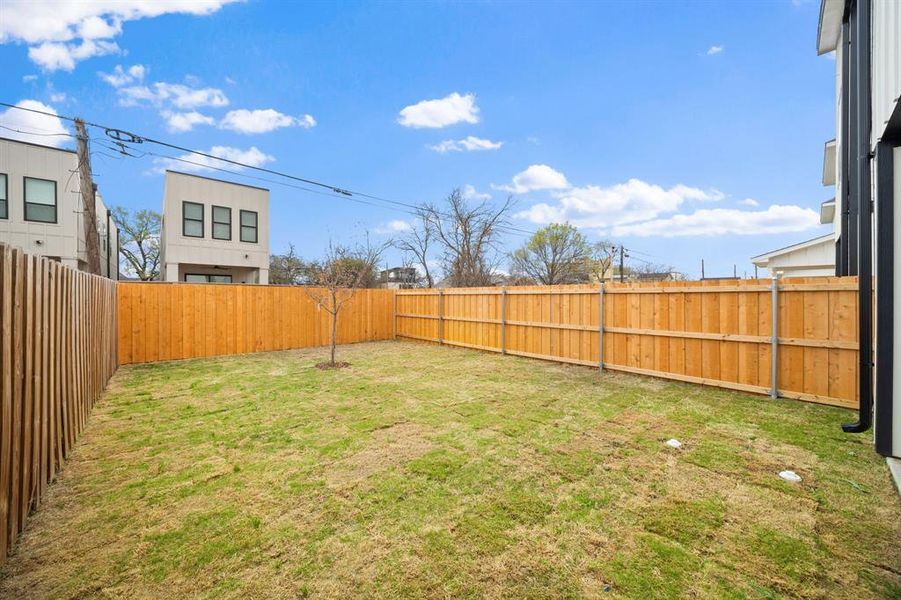 Exterior details and patio area of a home in , Dallas (Image 3).
