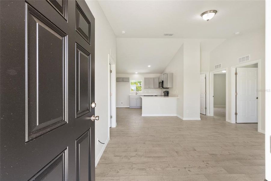 Spacious, unfurnished interior of a new home in , Ocala (Image 11).