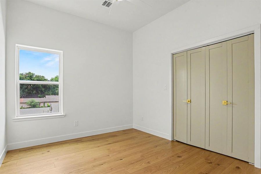 Spacious, unfurnished interior of a new home in , Dallas (Image 18).