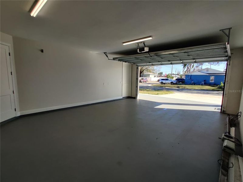 Spacious, unfurnished interior of a new home in , Tampa (Image 45).