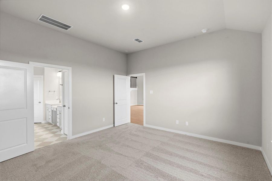 Spacious, unfurnished interior of a new home in Sienna 45', 50', Missouri City (Image 18).