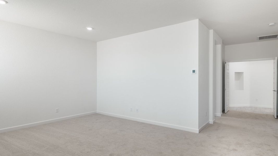 Spacious, unfurnished interior of a new home in Zanjero Pass, Waddell (Image 19).