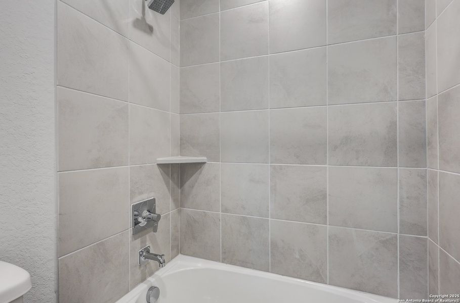 Close-up of interior finishes inside a home in Mesa Vista, San Antonio (Image 13).