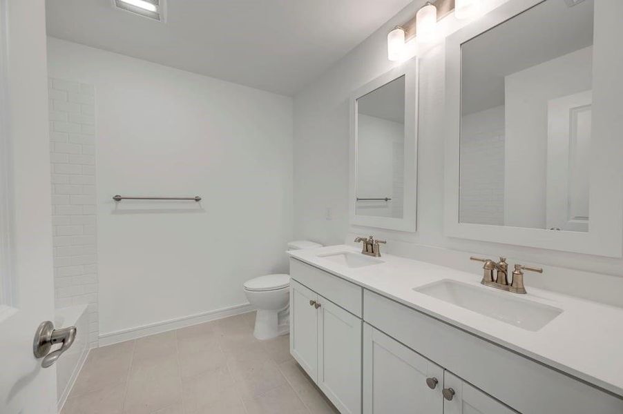 Furnished interior view inside a new home in Grand Oaks, Mont Belvieu (Image 6).