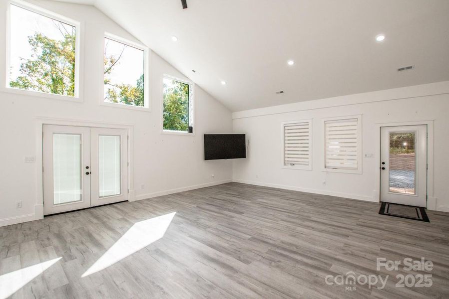 Spacious, unfurnished interior of a new home in , Catawba (Image 19).