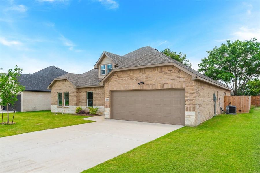 View of front of home featuring a front lawn and central AC unit