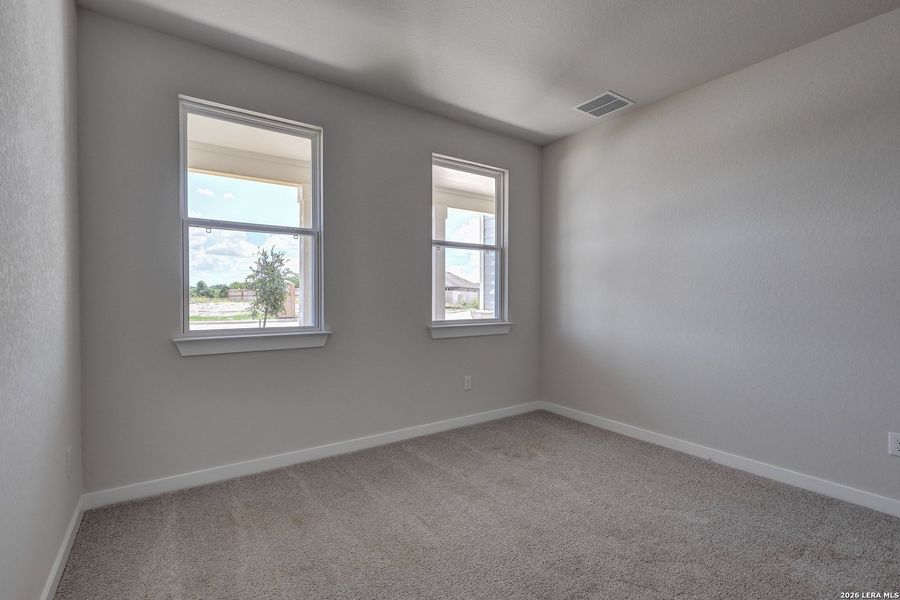 Spacious, unfurnished interior of a new home in Cinco Lakes, San Antonio (Image 20).