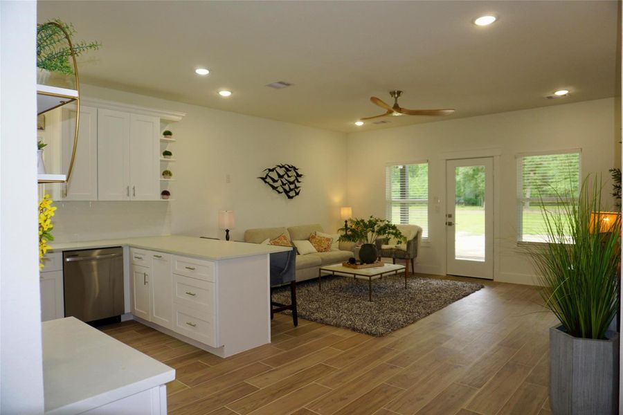 Furnished interior view inside a new home in , Hempstead (Image 16).