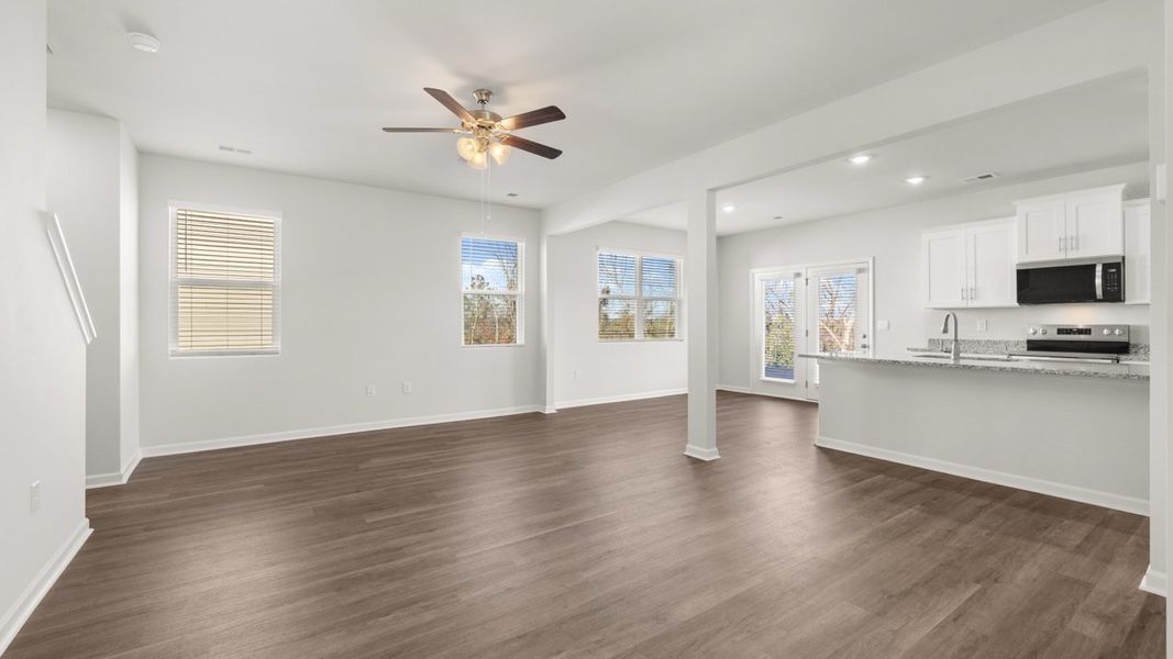 Spacious, unfurnished interior of a new home in Captain's Corner, Grovetown (Image 10).