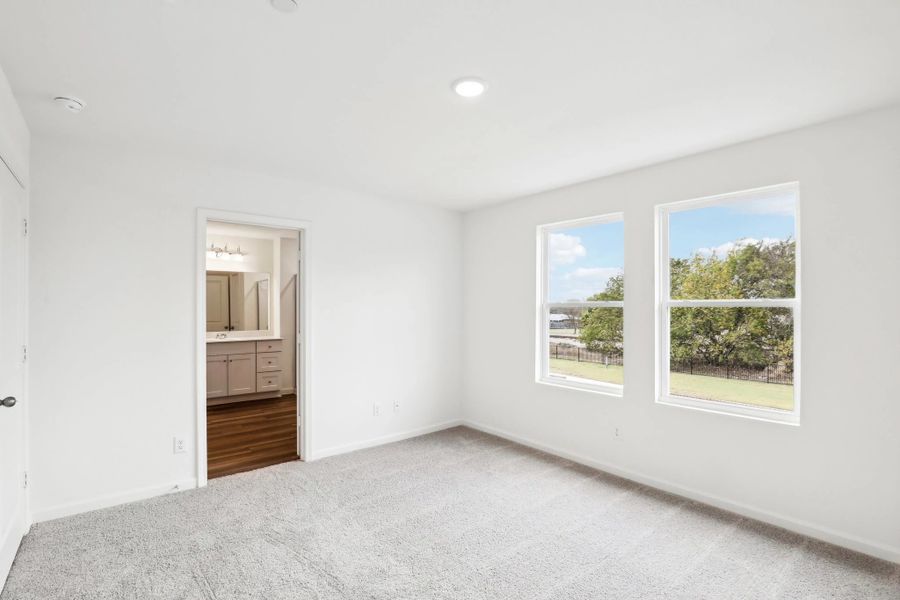 Representative unfurnished interior of a home built from the Glory by Starlight Homes in Broadmoor Village, Cedar Hill (Image 17).
