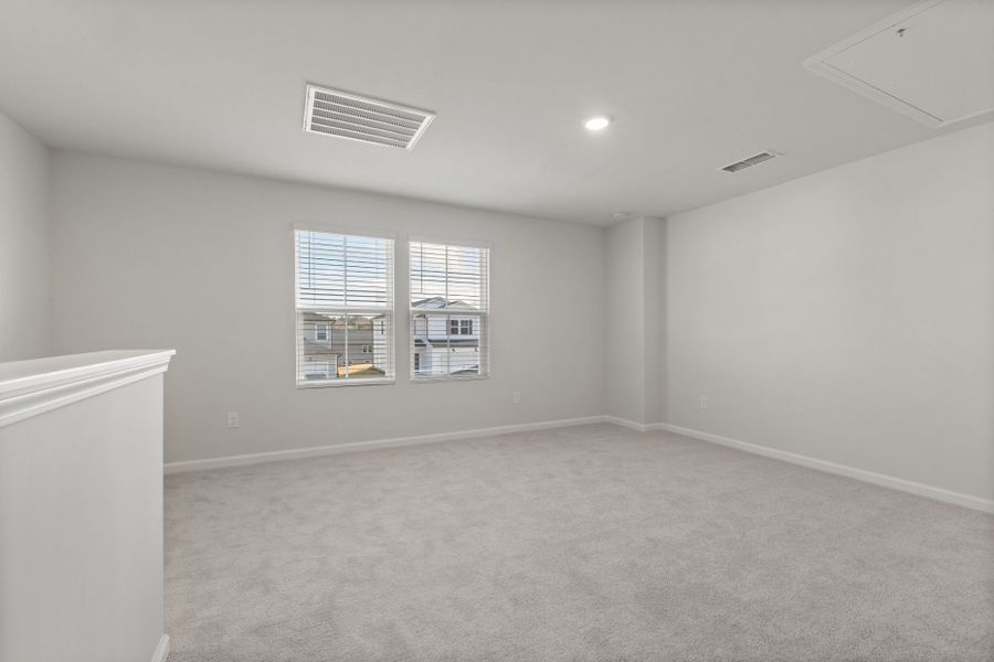 Spacious, unfurnished interior of a new home in Westford, Sanford (Image 14).