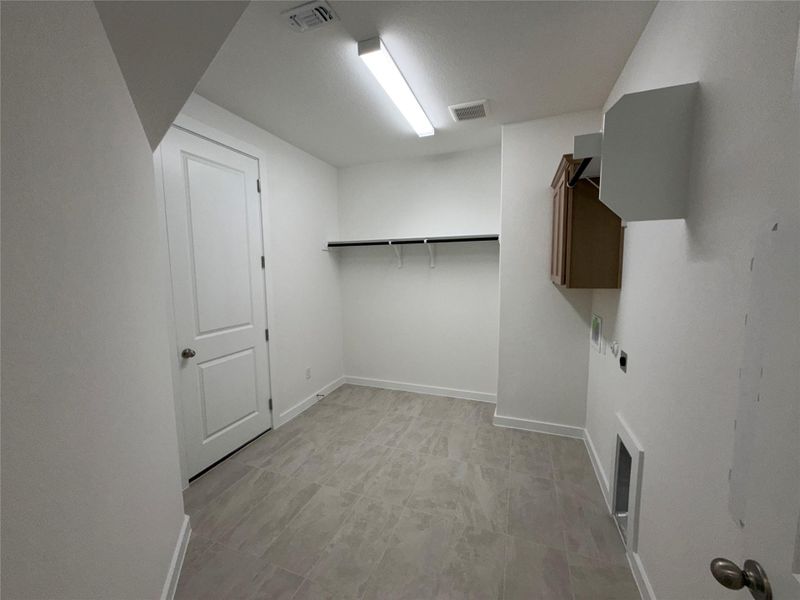 Spacious, unfurnished interior of a new home in Lariat, Liberty Hill (Image 36).