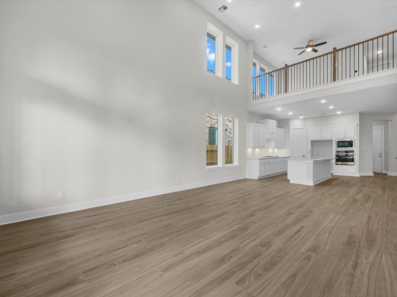 Spacious, unfurnished interior of a new home in Oakhill Reserve, Tomball (Image 17).