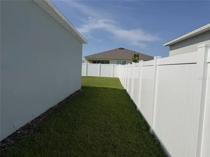 Exterior details and patio area of a home in , Winter Haven (Image 4).