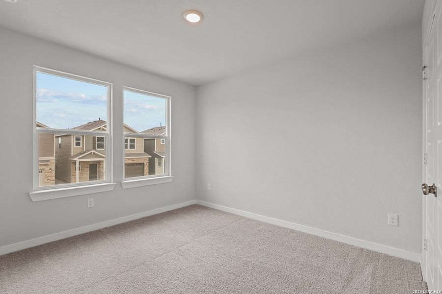 Spacious, unfurnished interior of a new home in Senna, Leon Valley (Image 20).