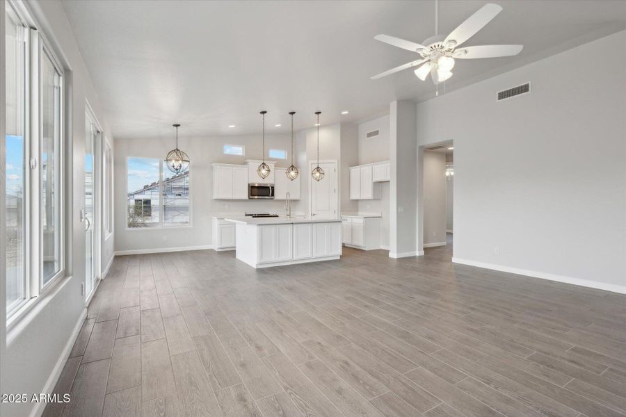 1,658 Kitchen 2 - 192 1,658 Kitchen 2 - 192