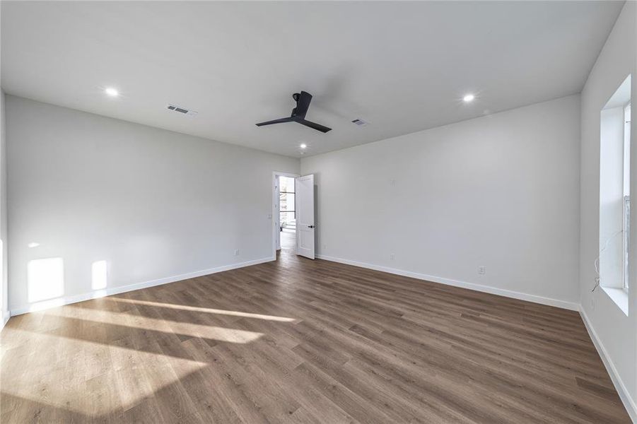 Spacious, unfurnished interior of a new home in , Dallas (Image 16).