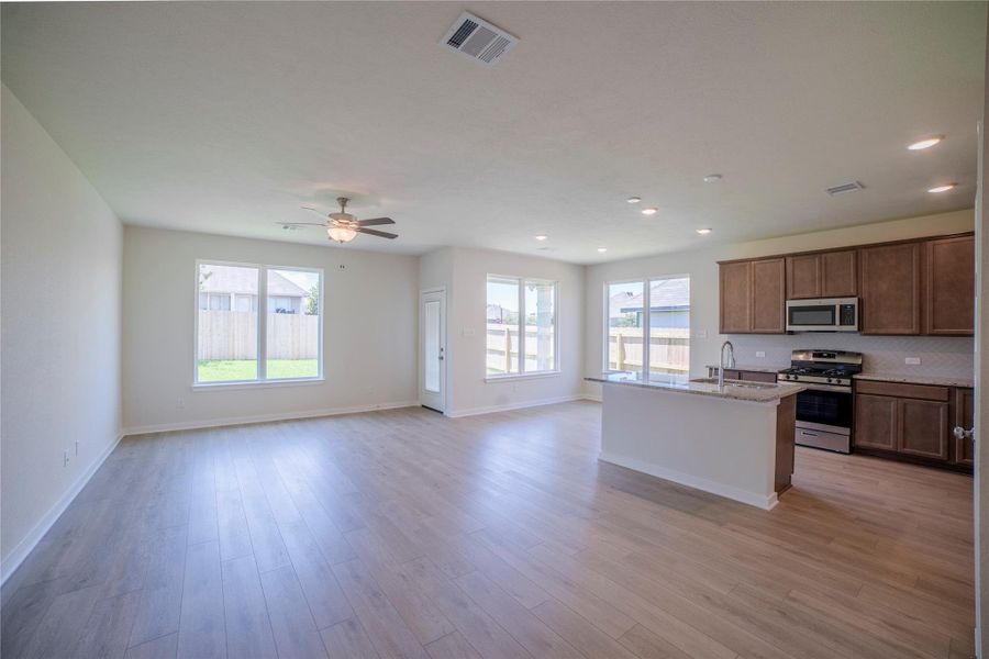 Spacious, unfurnished interior of a new home in , Brenham (Image 23).