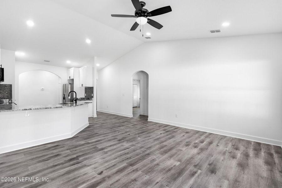 Spacious, unfurnished interior of a new home in , Jacksonville (Image 28).