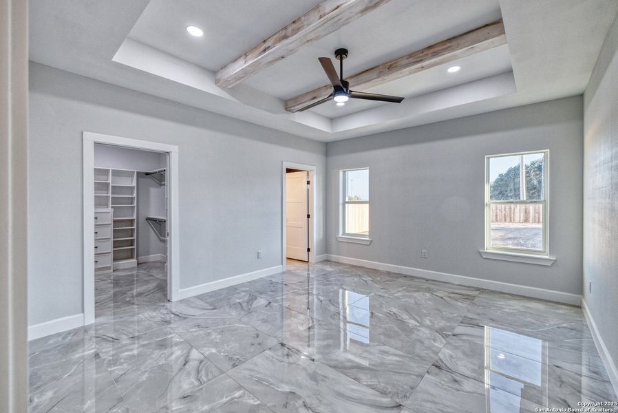 Spacious, unfurnished interior of a new home in , Uvalde (Image 16).