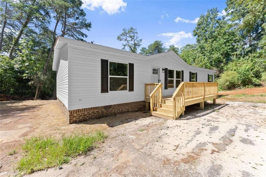 Exterior details and patio area of a home in , Dahlonega (Image 19).