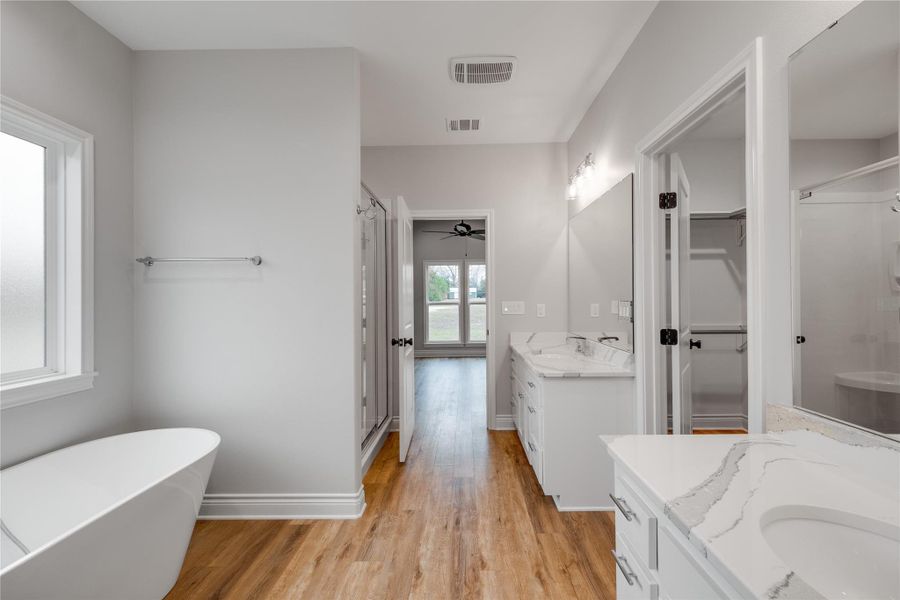 Furnished interior view inside a new home in , Grapeland (Image 3).