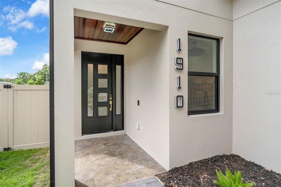 Exterior details and patio area of a home in , Orlando (Image 25).