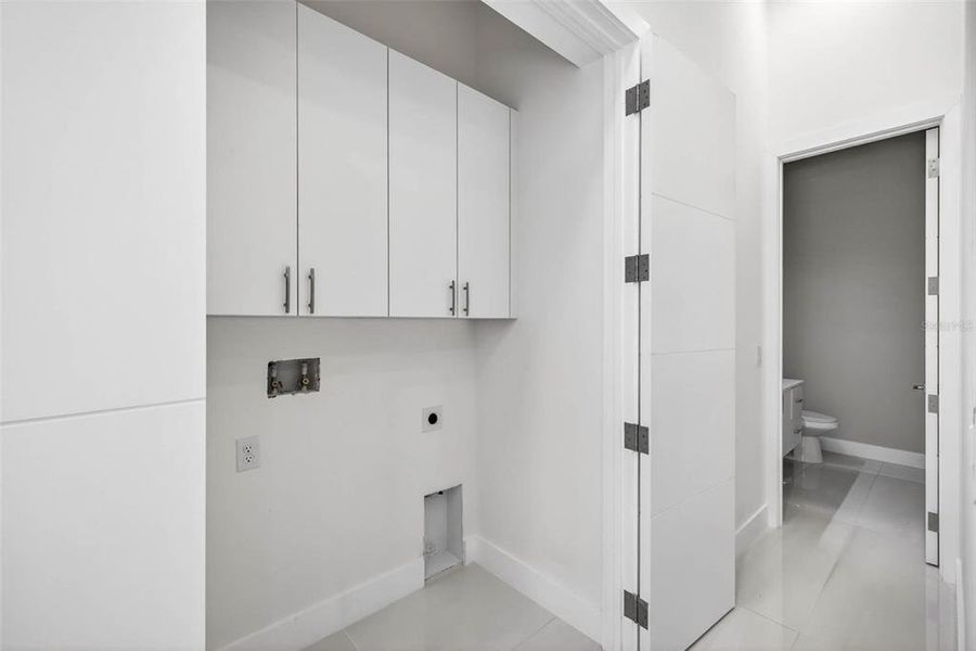 Spacious, unfurnished interior of a new home in , Tampa (Image 27).