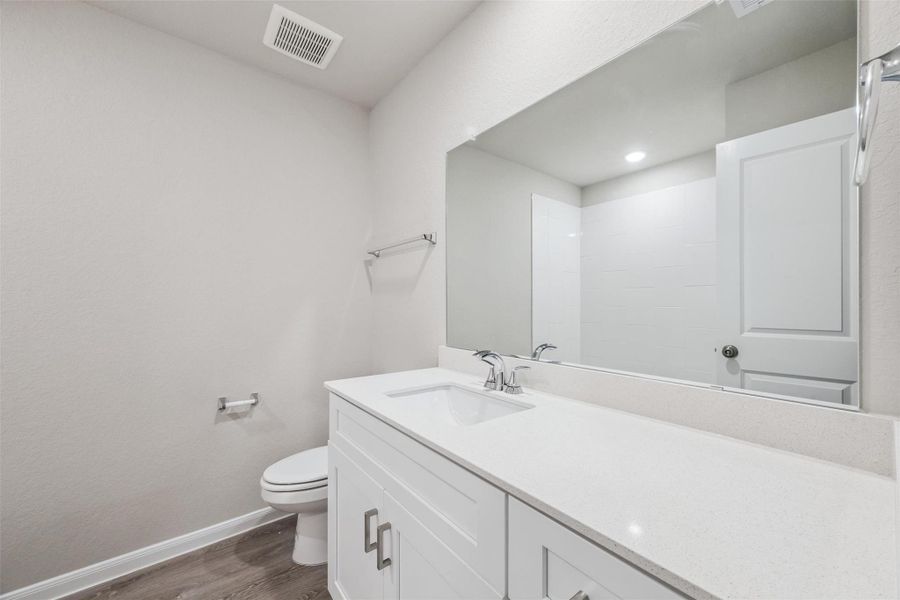 Furnished interior view inside a new home in , Texas City (Image 9).