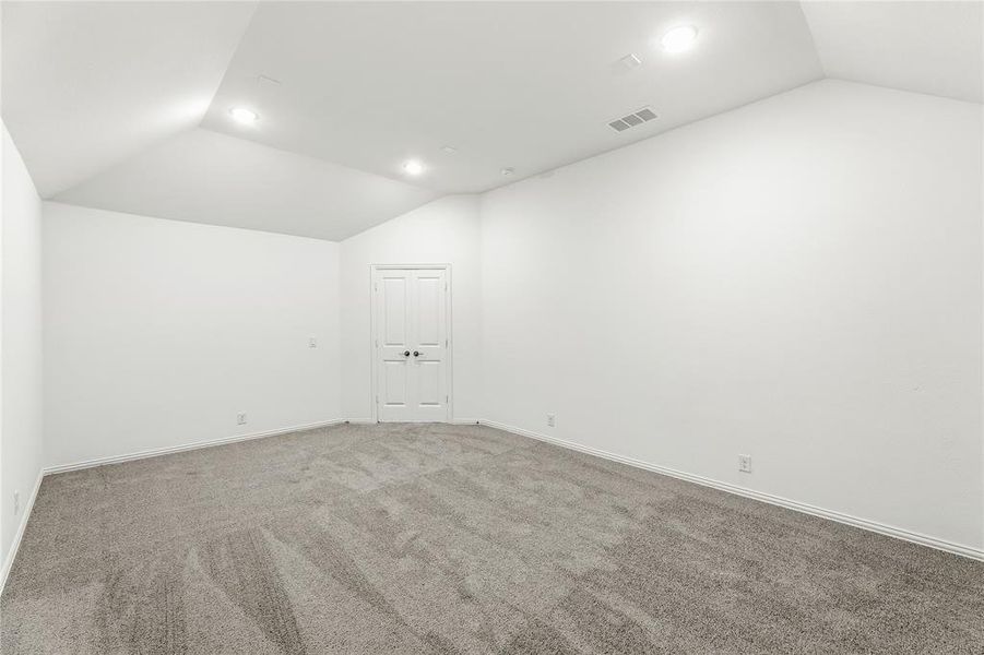 Spacious, unfurnished interior of a new home in Chaparral Park, Oak Point (Image 35). Spacious, unfurnished interior of a new home in Chaparral Park, Oak Point (Image 35).
