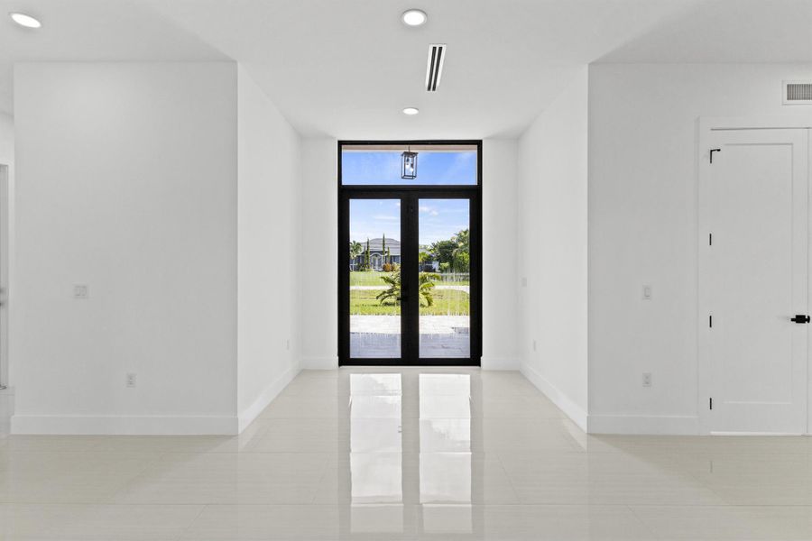 Spacious, unfurnished interior of a new home in , Loxahatchee (Image 19).