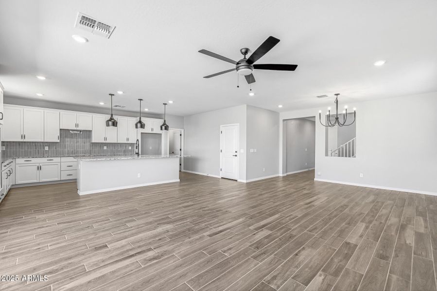 4)GREAT ROOM 4)GREAT ROOM