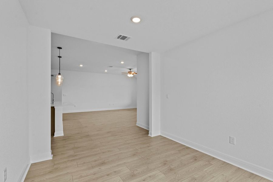 Spacious, unfurnished interior of a new home in Riverview, Georgetown (Image 35).