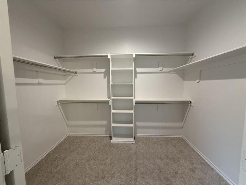 Spacious, unfurnished interior of a new home in , Gainesville (Image 12).