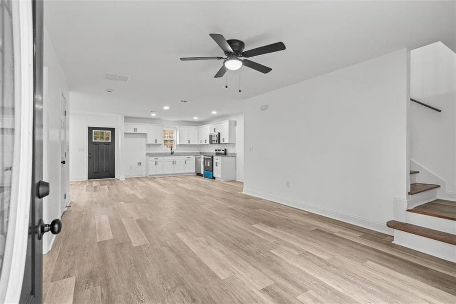Spacious, unfurnished interior of a new home in , Calhoun (Image 15).