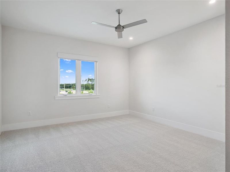 Spacious, unfurnished interior of a new home in Lake Sheen Sound, Orlando (Image 19).