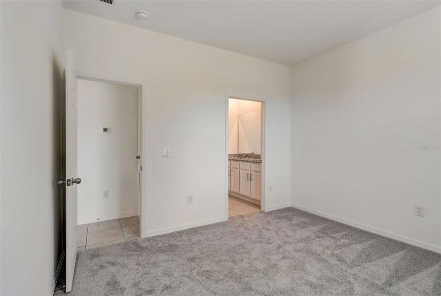 Spacious, unfurnished interior of a new home in Sunset Lakes Estates, Mascotte (Image 21).