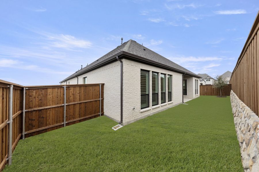 Exterior details and patio area of a home in Nelson Lake Estates, Rockwall (Image 21).