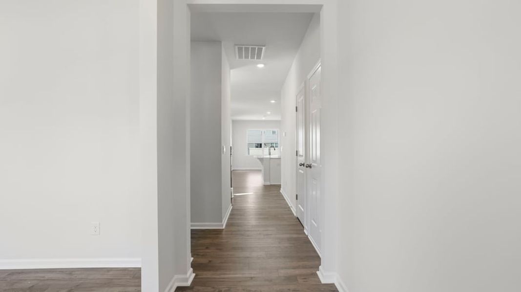 Spacious, unfurnished interior of a new home in Sage Grove, Lyman (Image 16).