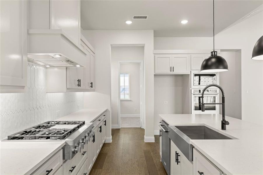 11. 3304 Andesite - Kitchen (2)