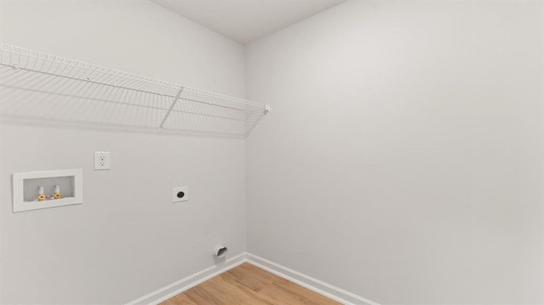 Spacious, unfurnished interior of a new home in Oaks at Cedar Grove, Fairburn (Image 14).