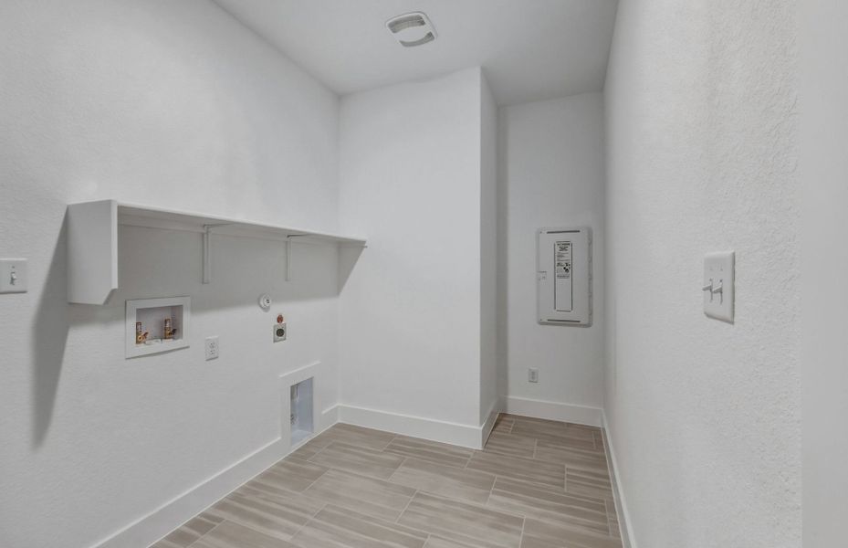 Spacious, unfurnished interior of a new home in Saddleback at Santa Rita Ranch, Liberty Hill (Image 17).