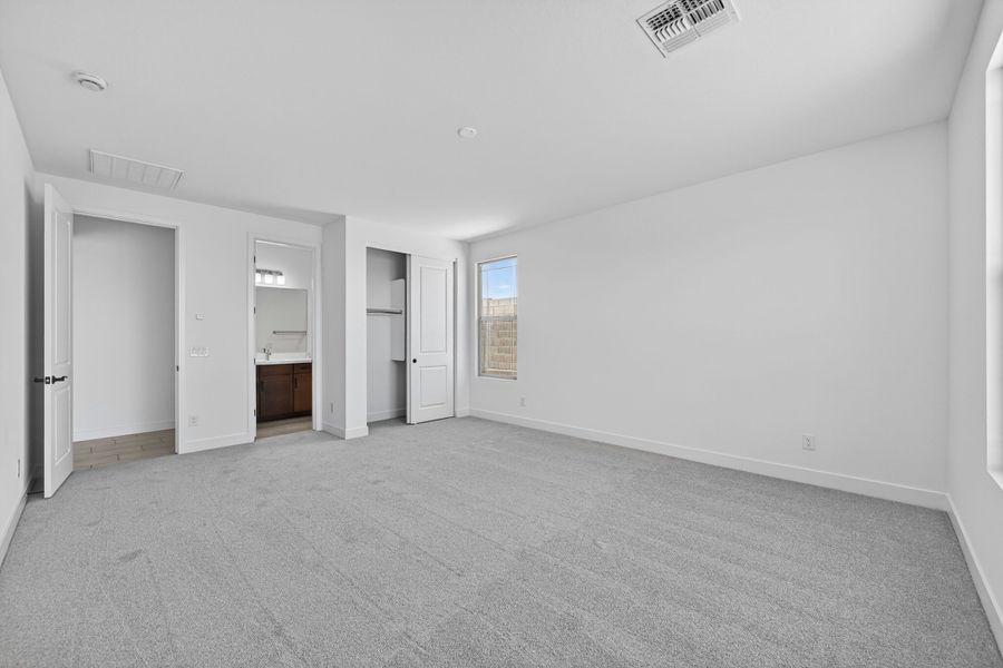 Spacious, unfurnished interior of a new home in Artisan at Asante, Surprise (Image 27).