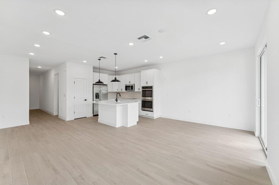 Kitchen, Great Room & Dining Area Kitchen, Great Room & Dining Area