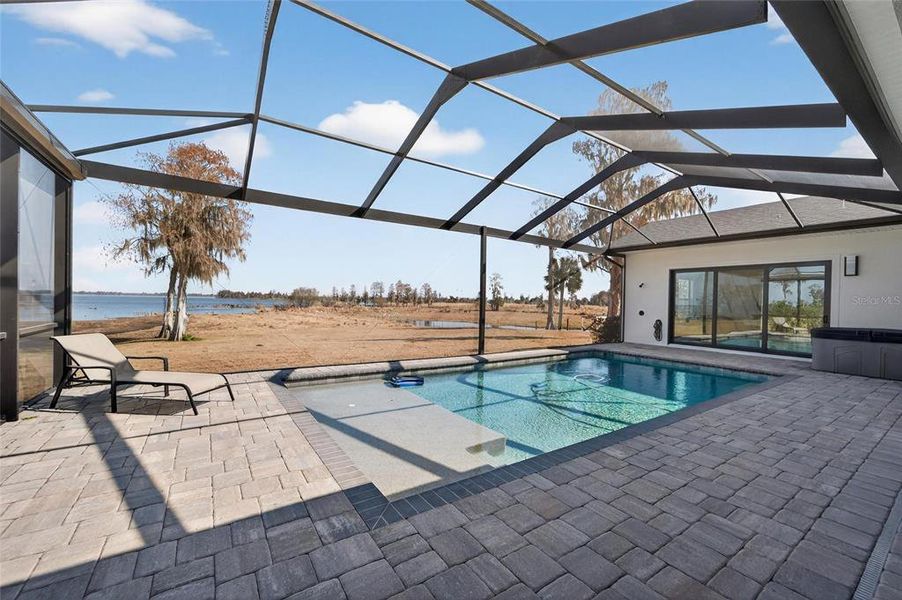 Exterior details and patio area of a home in , Bartow (Image 35).