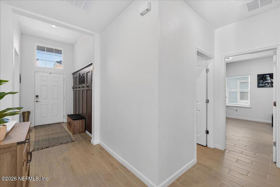 Spacious, unfurnished interior of a new home in , Jacksonville (Image 20).