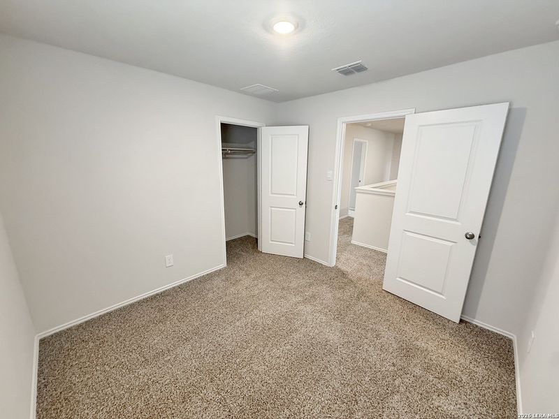 Spacious, unfurnished interior of a new home in Spring Valley, New Braunfels (Image 20).